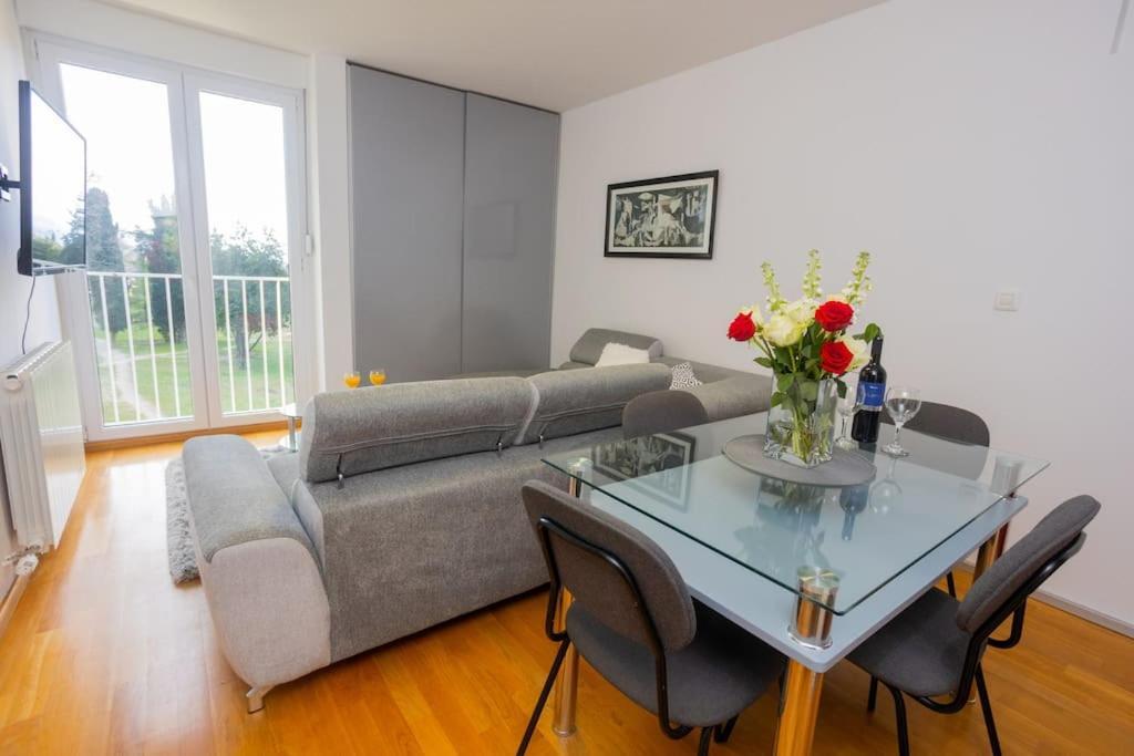 Bella Vista - Cozy Apartments With Easy Check-In And Free Parking Split Exterior photo
