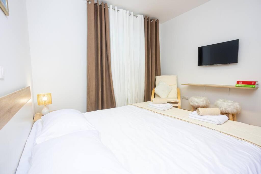 Bella Vista - Cozy Apartments With Easy Check-In And Free Parking Split Exterior photo