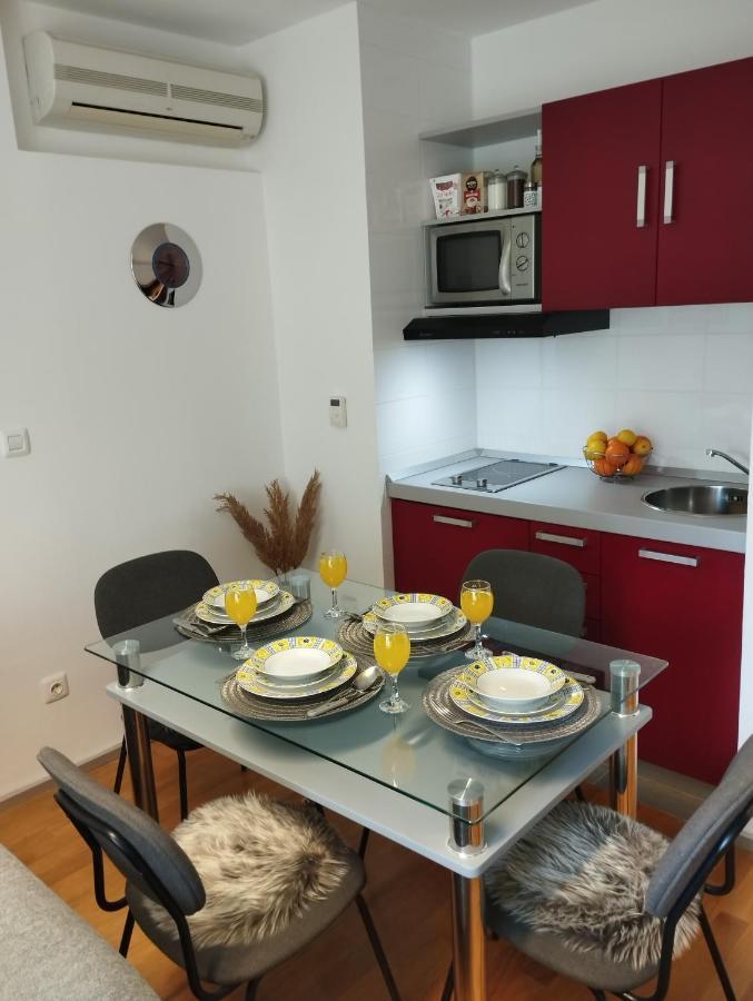 Bella Vista - Cozy Apartments With Easy Check-In And Free Parking Split Exterior photo