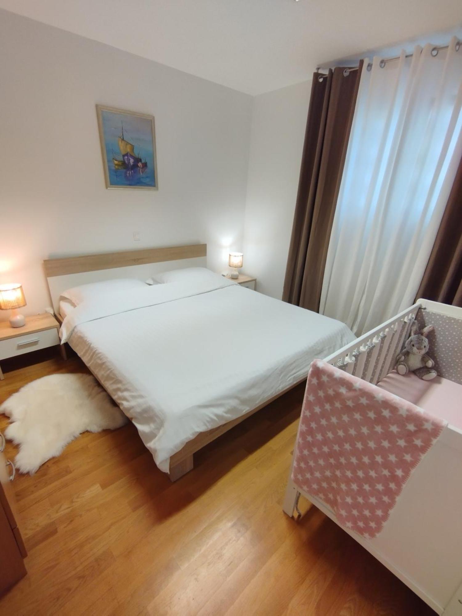 Bella Vista - Cozy Apartments With Easy Check-In And Free Parking Split Exterior photo