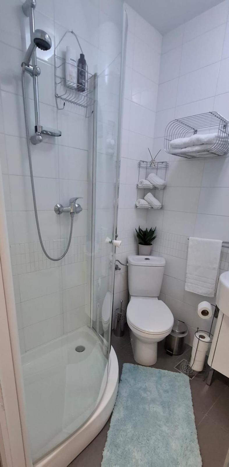Bella Vista - Cozy Apartments With Easy Check-In And Free Parking Split Exterior photo